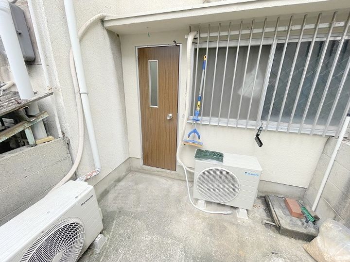 大阪府藤井寺市沢田2丁目(一戸建)の賃貸物件の玄関