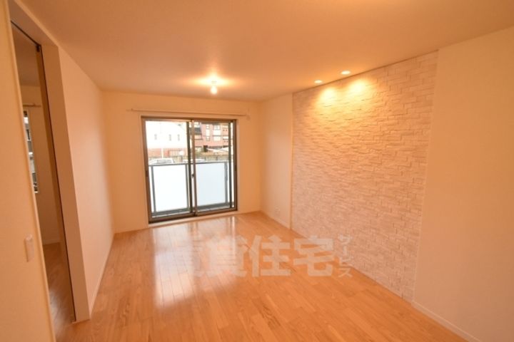 大阪府堺市西区鳳東町4丁の賃貸マンションの居間