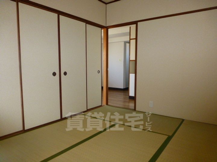 山本マンションの居間