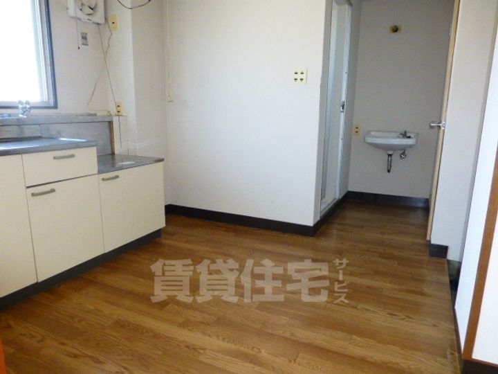 山本マンションの居間