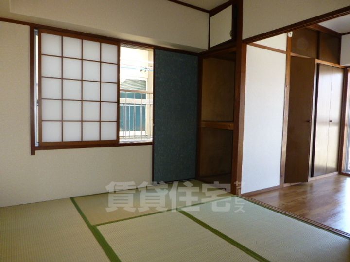 山本マンションの居間