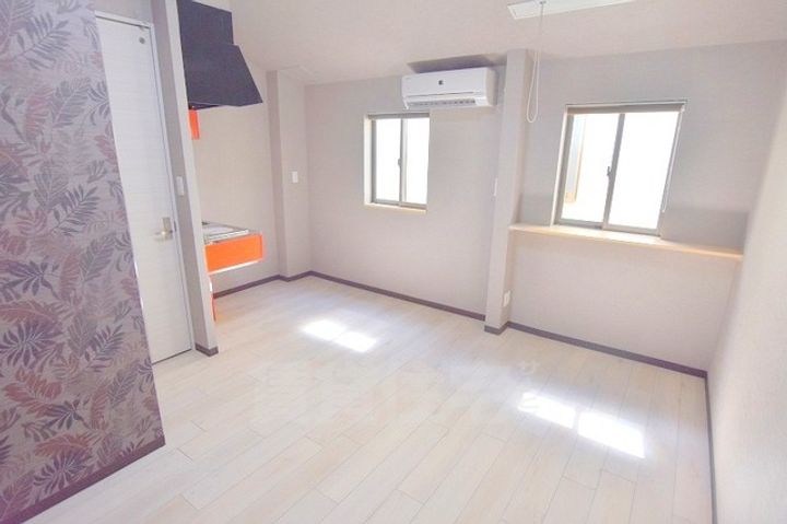 新栄プロパティー沢田の居間