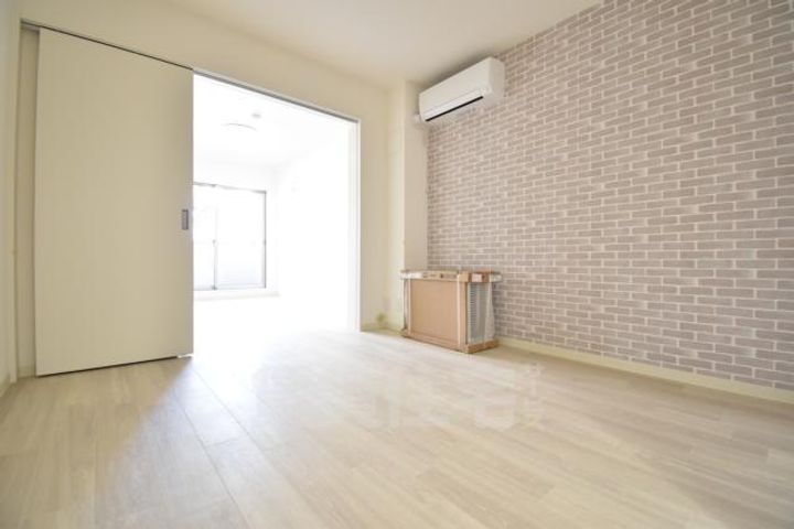 大阪府摂津市庄屋1丁目の賃貸アパートの居間