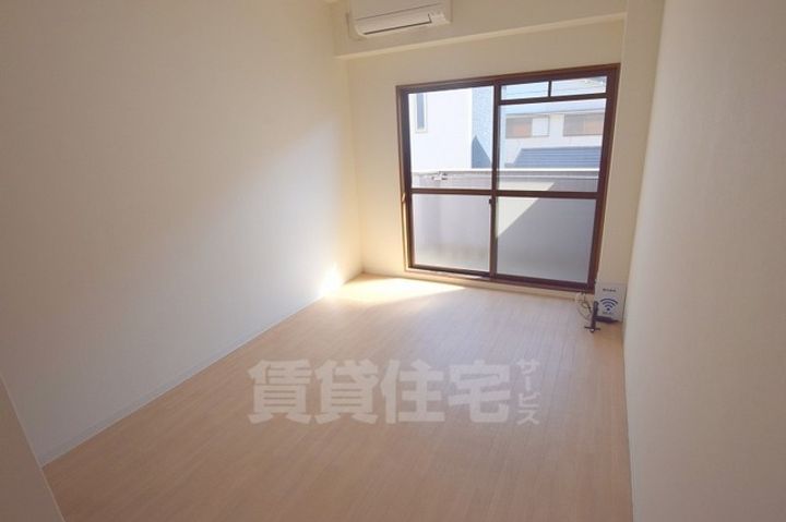 西山本ハイツの居間