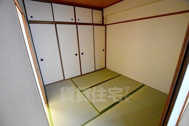 サンハイム陵西303の寝室