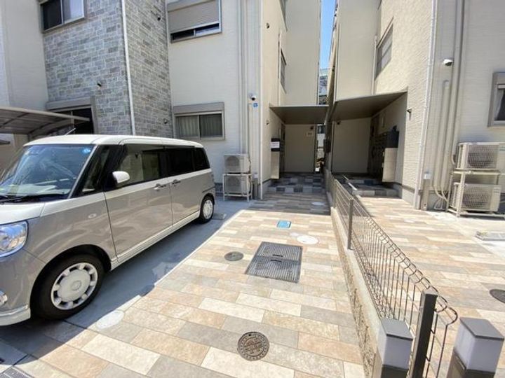 大阪府寝屋川市萱島桜園町の賃貸アパートの玄関