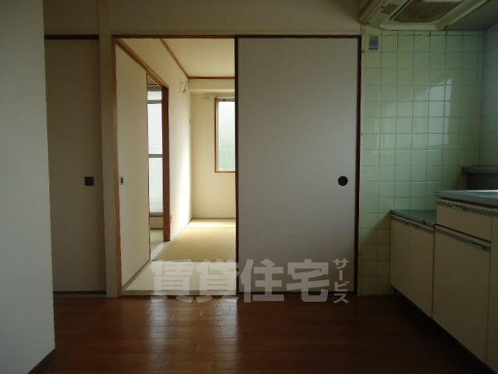 エメラルド尾浜パート1の居間