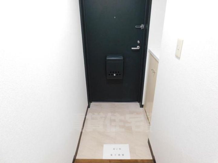 キンキマンションの玄関