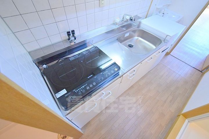 滋賀県草津市野路東4丁目の賃貸マンションのキッチン