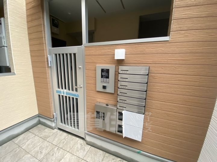 大阪府大阪市住吉区山之内4丁目の賃貸アパートの玄関