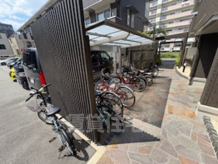 大阪府大阪市東住吉区湯里6丁目の賃貸アパートの玄関