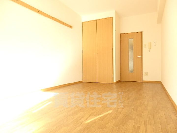 滋賀県草津市野路東4丁目の賃貸マンションの居間