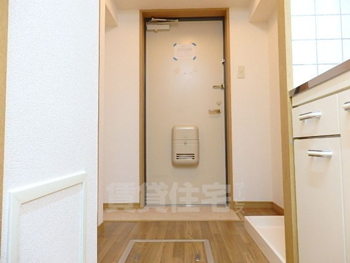 滋賀県草津市野路東4丁目の賃貸マンションの玄関