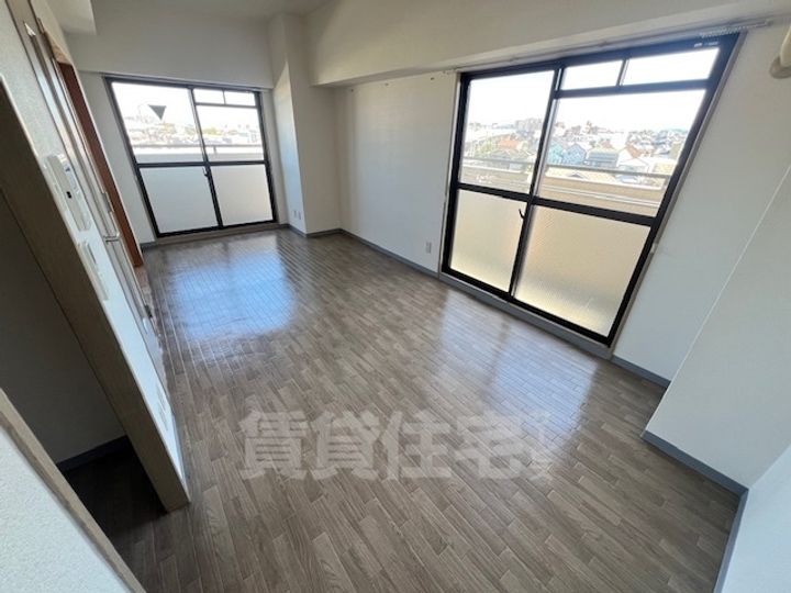 大阪府高石市取石5丁目の賃貸マンションの居間