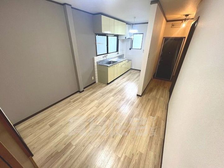 明石マンション101の居間