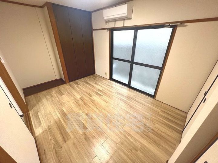 明石マンション101の居間