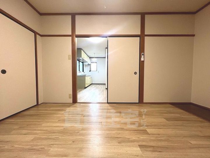 明石マンション101の居間