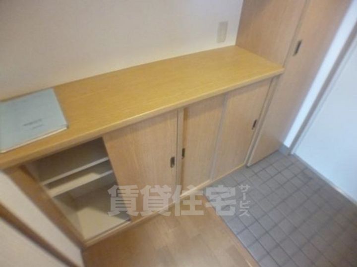 ドミール東山の玄関