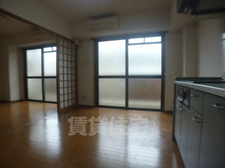 ドミール東山の居間