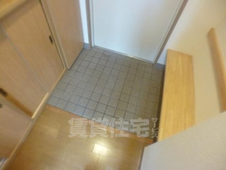 ドミール東山の玄関