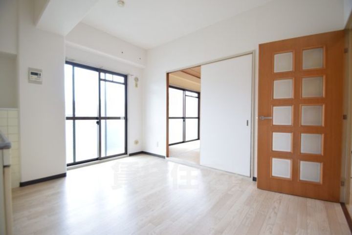 大阪府茨木市沢良宜西1丁目の賃貸マンションの居間