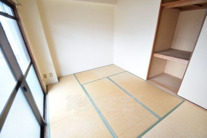 大阪府茨木市沢良宜西1丁目の賃貸マンションの居間