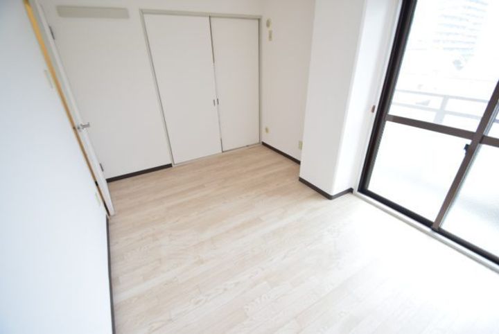 大阪府茨木市沢良宜西1丁目の賃貸マンションの玄関