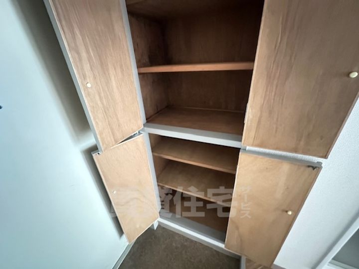 大阪府堺市西区神野町3丁の賃貸マンションの内装