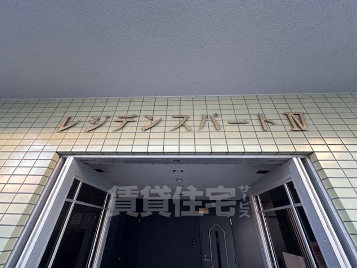 大阪府堺市西区神野町3丁の賃貸マンションの玄関