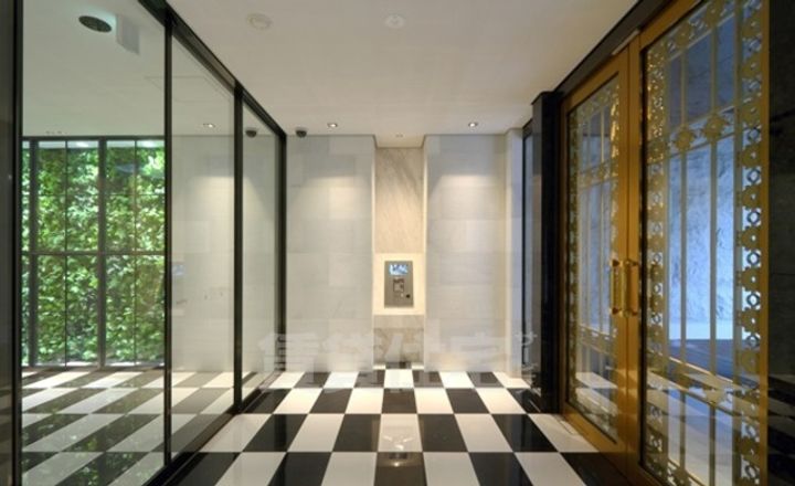 セイワパレス丸の内駅前の玄関