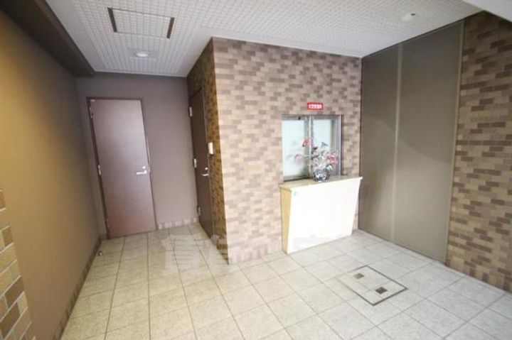 CITY SPIRE十三東の玄関