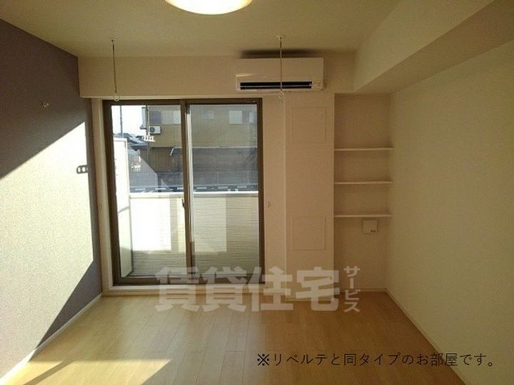 ラー カイラムの居間