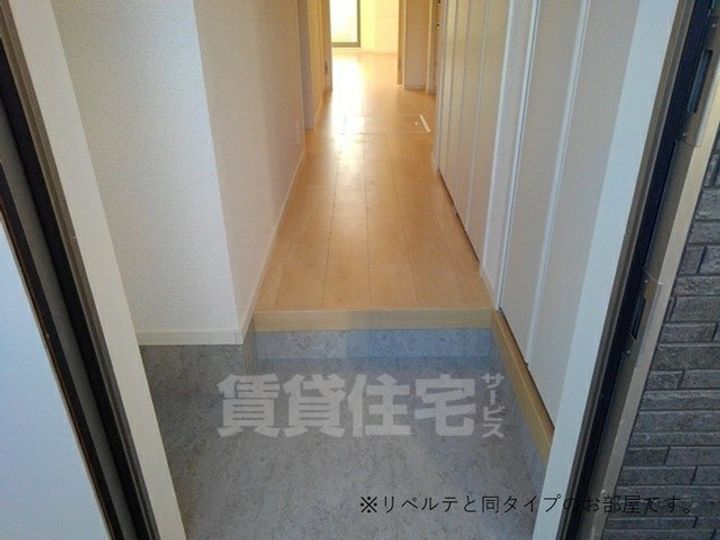 ラー カイラムの玄関