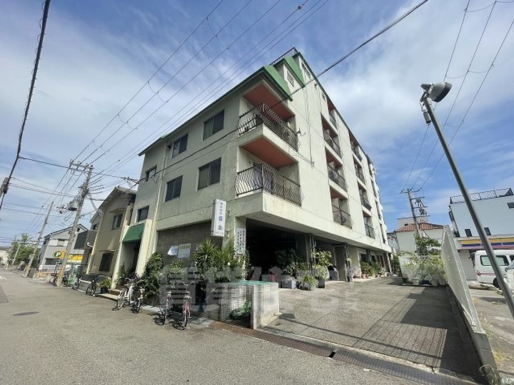 マンション信濃の外観