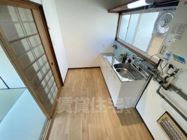 大阪府吹田市尺谷の賃貸アパートの居間