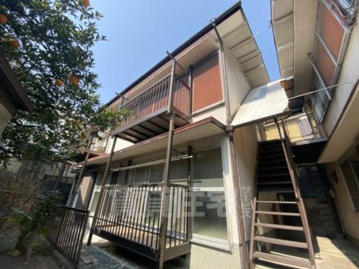 大阪府吹田市尺谷の賃貸アパートの外観