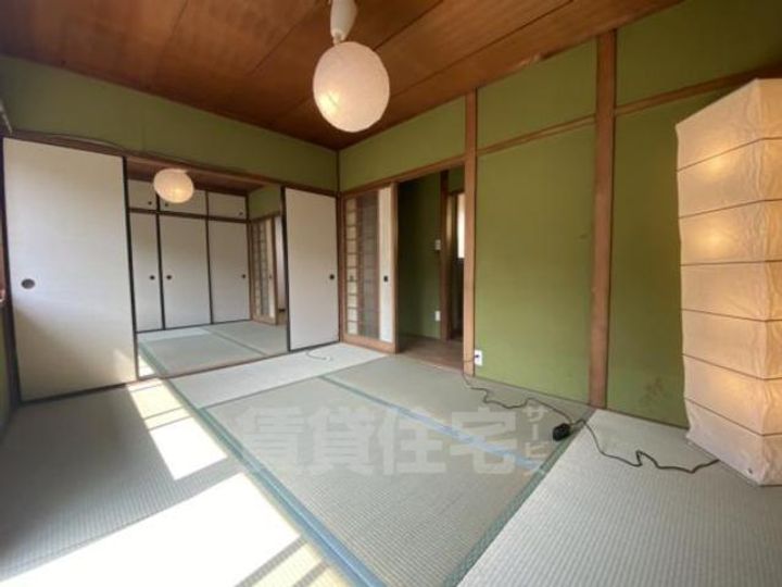 大阪府吹田市尺谷の賃貸アパートの居間