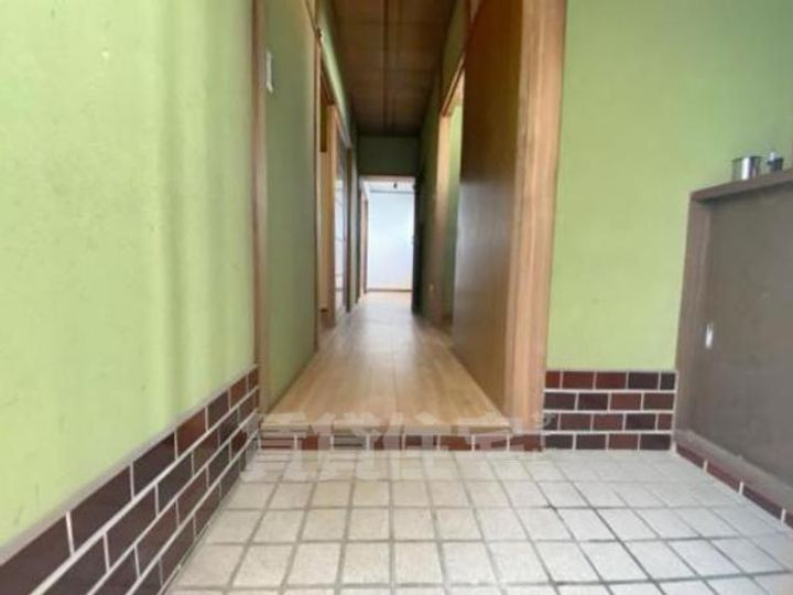 大阪府吹田市尺谷の賃貸アパートの玄関