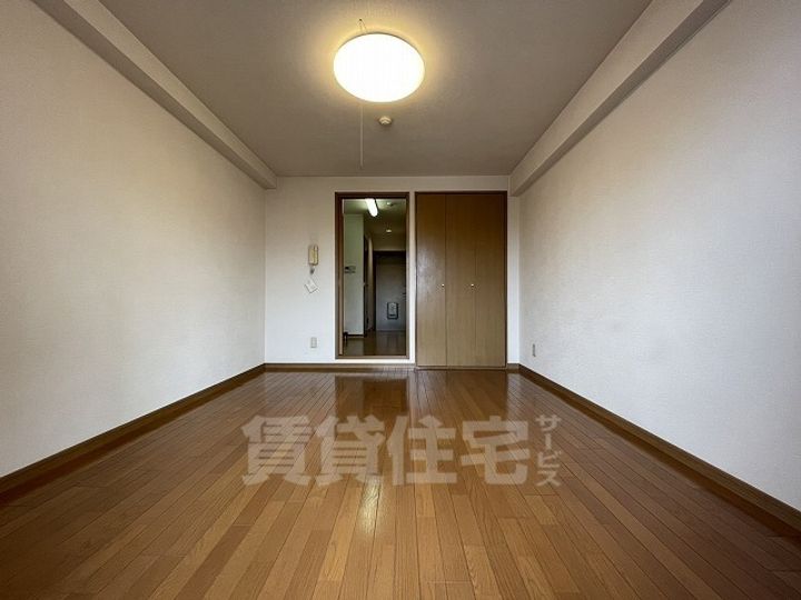 マルキース川名の居間