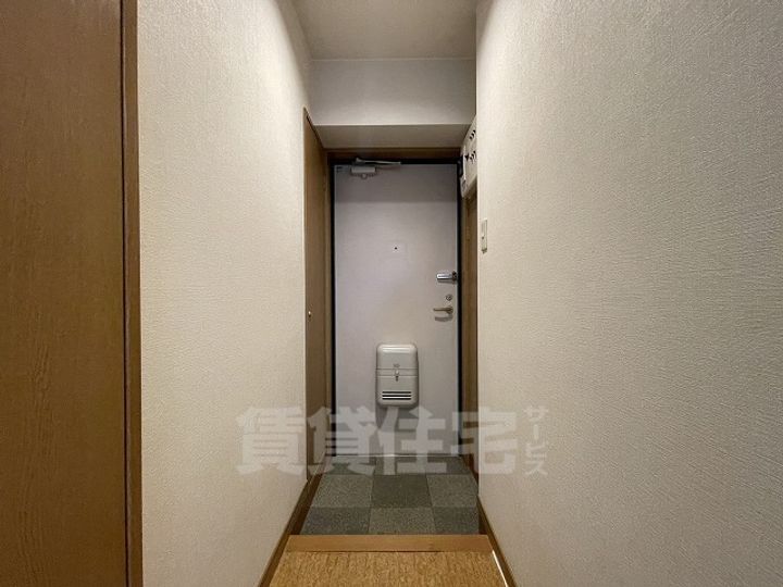 マルキース川名の玄関