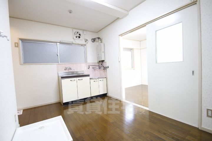 八木ビルの居間