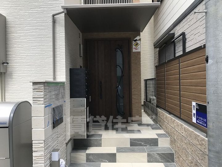 ピレーネ東本町の玄関