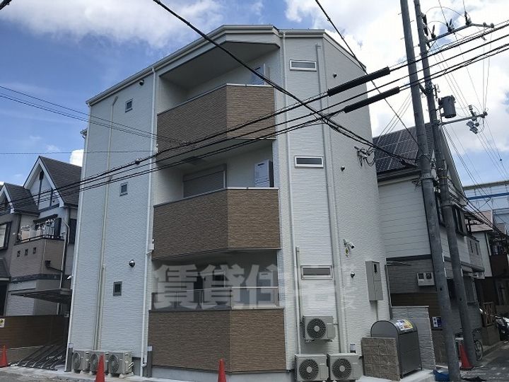 ピレーネ東本町の外観