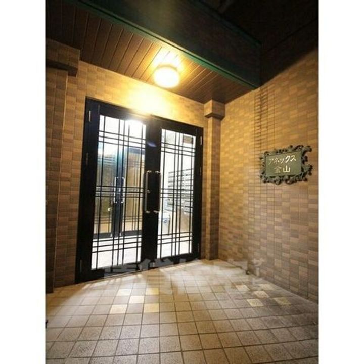 アネックス金山の玄関