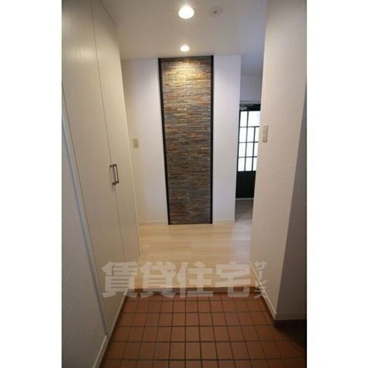 ヒルズ黒石の玄関