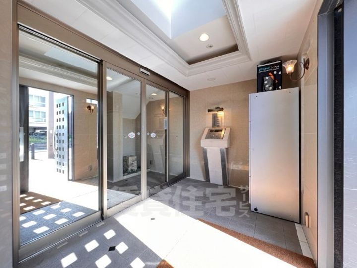 ラドーニ清水の玄関