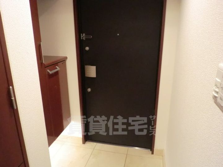 ラドーニ清水の玄関