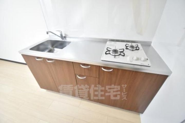 大阪府茨木市中穂積2丁目の賃貸アパートのキッチン