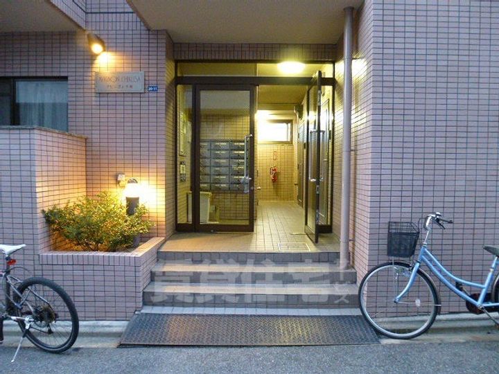 アビニヨン千種の玄関