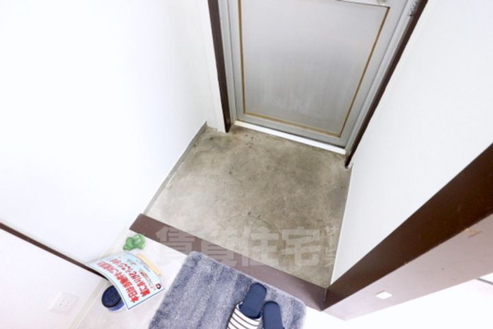 高瀬川マンションの玄関